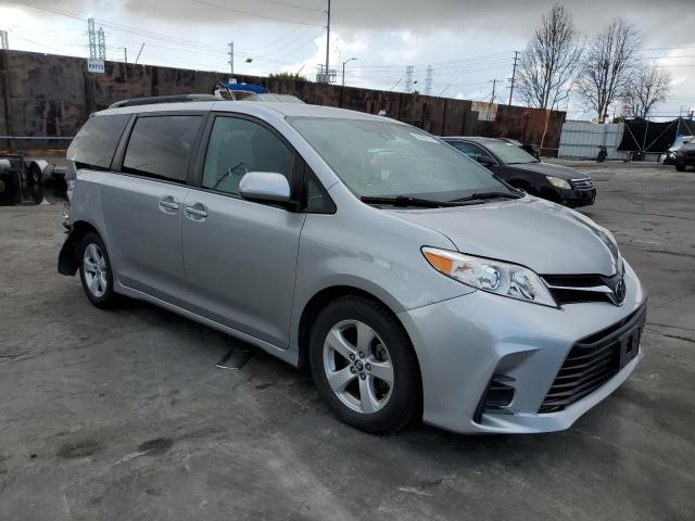 Photo 4 from auction – 2018 TOYOTA SIENNA LE with VIN 5TDKZ3DC5JS929863