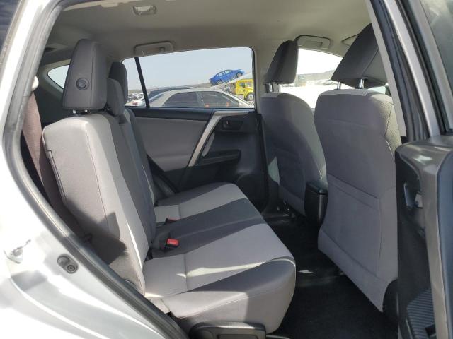 Photo 11 from auction – 2015 TOYOTA RAV4 LE with VIN JTMZFREV1FJ032781