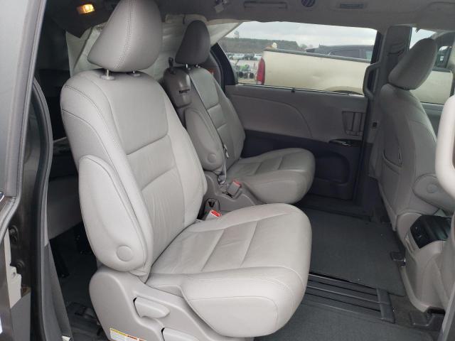 Photo 11 from auction – 2017 TOYOTA SIENNA XLE with VIN 5TDYZ3DC2HS771857