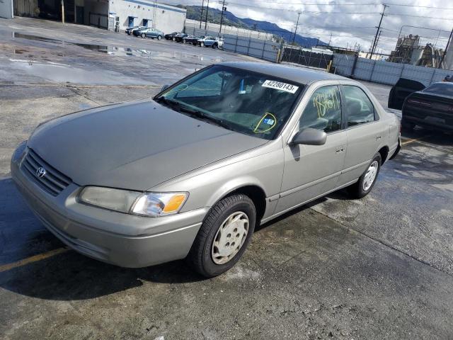 TOYOTA CAMRY CE 1998 with VIN JT2BG22K6W0152932 - Photo from auction