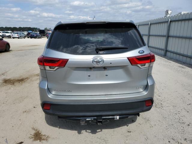 Photo 6 from auction – 2018 TOYOTA HIGHLANDER with VIN 5TDKZRFH7JS287903