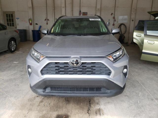 Photo 5 from auction – 2020 TOYOTA RAV4 XLE with VIN JTMP1RFV8LD048409