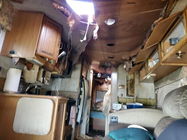 Photo 6 from auction – 2002 WINNEBAGO MOTORHOME with VIN 1FDXE45S42HA81036