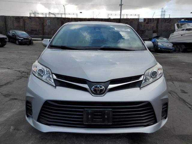 Photo 5 from auction – 2018 TOYOTA SIENNA LE with VIN 5TDKZ3DC5JS929863