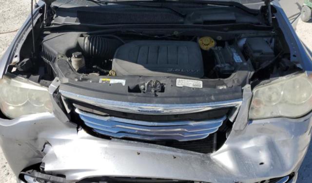 Photo 12 from auction – 2014 CHRYSLER TOWN & COU with VIN 2C4RC1CG0ER377132