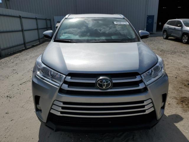 Photo 5 from auction – 2018 TOYOTA HIGHLANDER with VIN 5TDKZRFH7JS287903