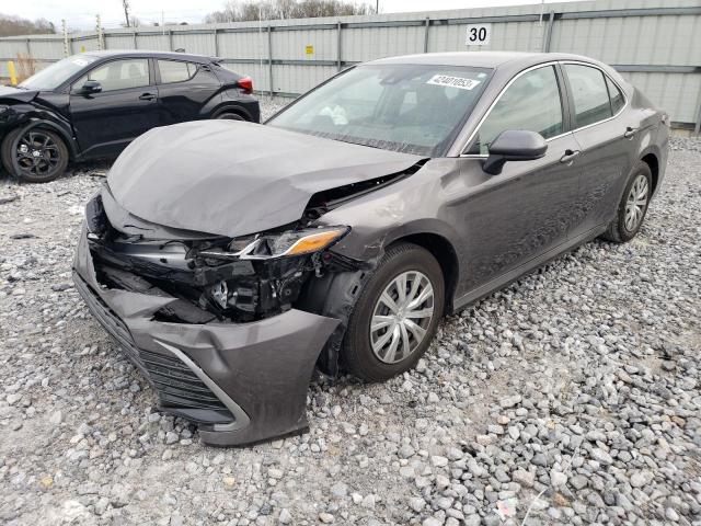 TOYOTA CAMRY LE 2022 with VIN 4T1C31AK0NU592893 - Photo from auction