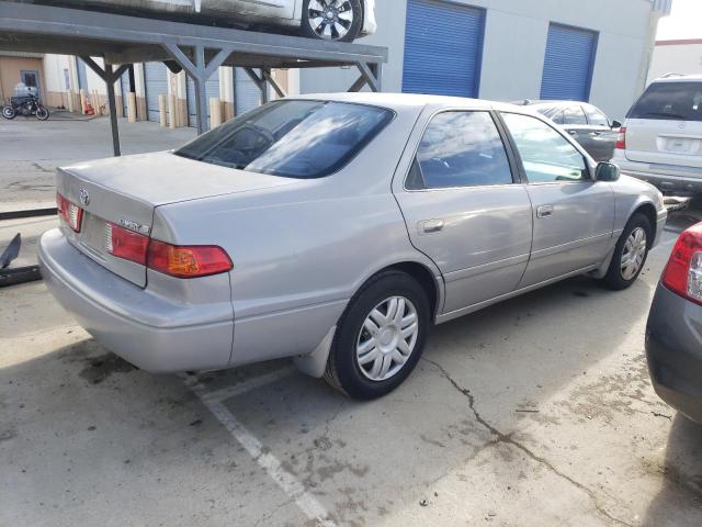Photo 3 from auction – 2000 TOYOTA CAMRY LE with VIN JT2BG28K5Y0426647