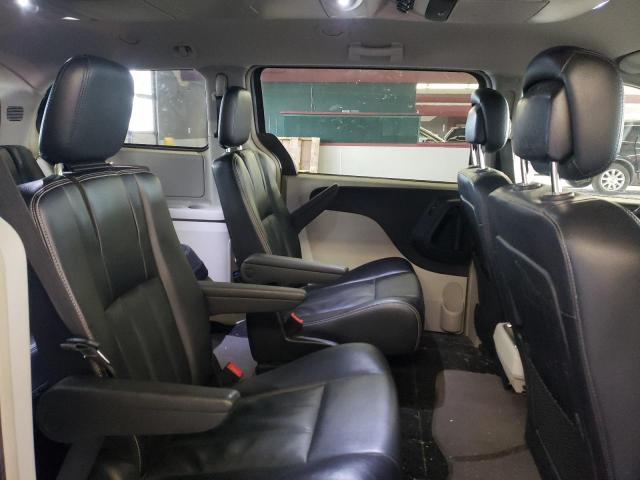 Photo 11 from auction – 2015 CHRYSLER TOWN & COU with VIN 2C4RC1BG2FR601181