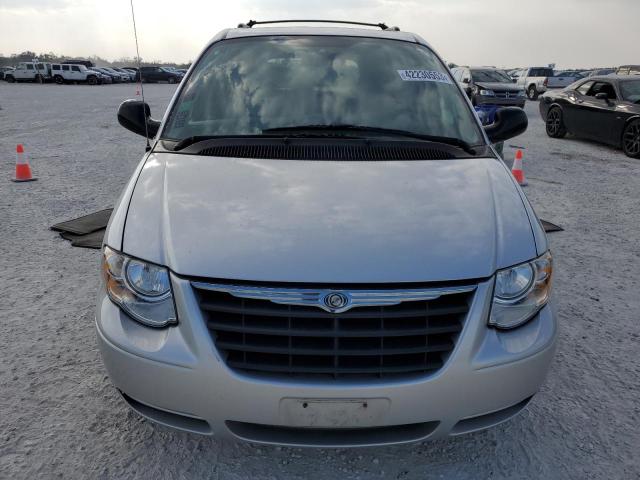 Photo 5 from auction – 2005 CHRYSLER TOWN & COU with VIN 2C4GP54L85R337671