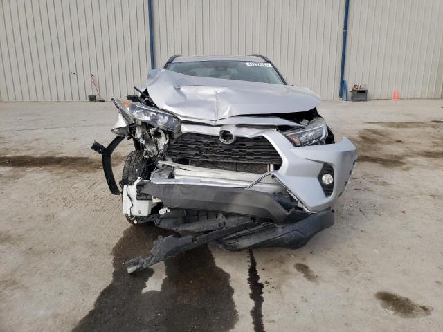 Photo 5 from auction – 2019 TOYOTA RAV4 XLE with VIN JTMW1RFVXKD030245