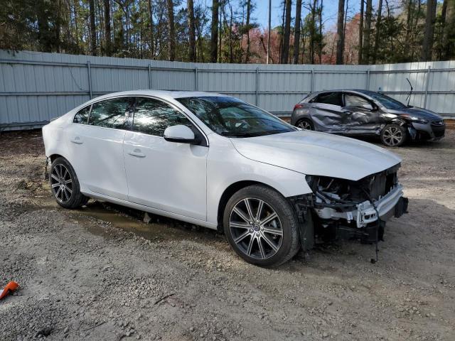 Photo 4 from auction – 2017 VOLVO S60 PLATIN with VIN LYV402HM5HB150091