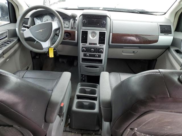 Photo 8 from auction – 2010 CHRYSLER TOWN & COU with VIN 2A4RR5D17AR192919