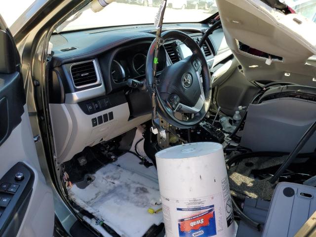 Photo 8 from auction – 2018 TOYOTA HIGHLANDER with VIN 5TDJZRFH7JS889700