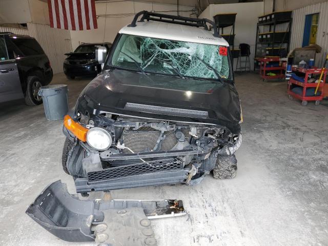 Photo 5 from auction – 2013 TOYOTA FJ CRUISER with VIN JTEBU4BF5DK163755