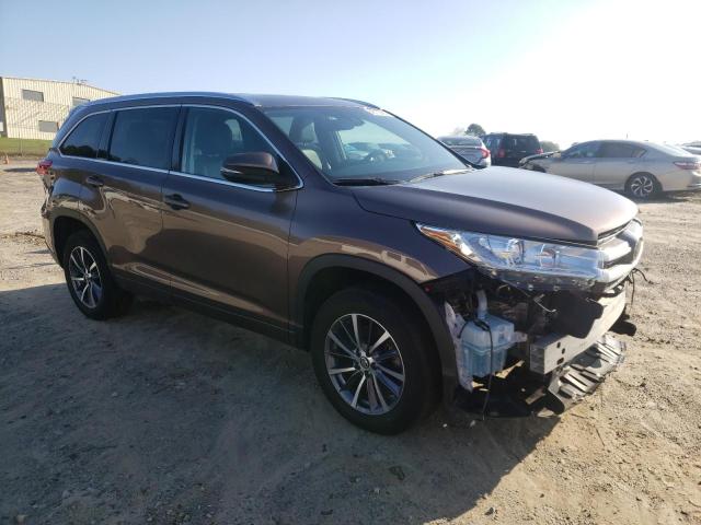 Photo 4 from auction – 2018 TOYOTA HIGHLANDER with VIN 5TDKZRFH8JS274755
