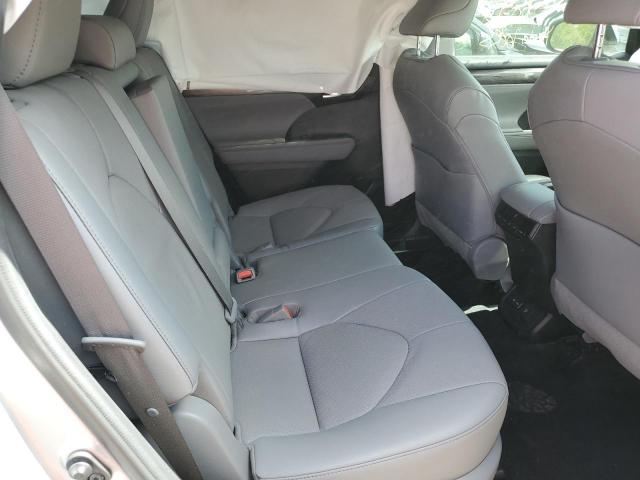 Photo 11 from auction – 2022 TOYOTA HIGHLANDER with VIN 5TDYZRAH8NS108940