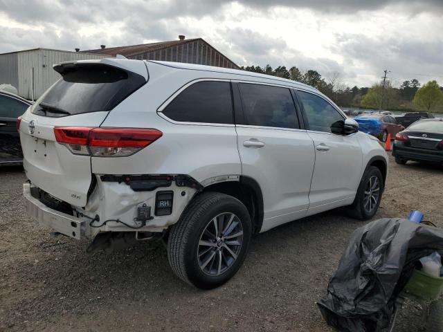 Photo 3 from auction – 2017 TOYOTA HIGHLANDER with VIN 5TDKZRFH4HS516418