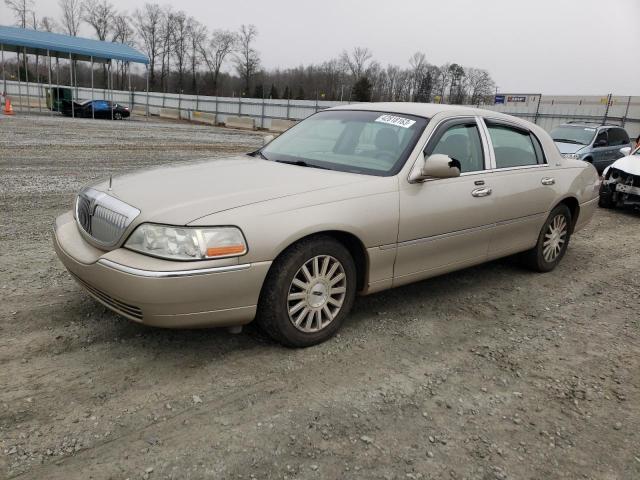 LINCOLN TOWN CAR E 2004 with VIN 1LNHM81W94Y666317 - Photo from auction