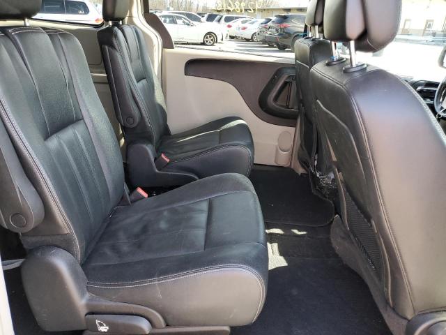 Photo 11 from auction – 2016 CHRYSLER TOWN & COU with VIN 2C4RC1AGXGR159477