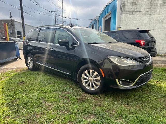 CHRYSLER PACIFICA T 2017 with VIN 2C4RC1BG4HR530097 - Photo from auction