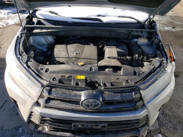 Photo 12 from auction – 2017 TOYOTA HIGHLANDER with VIN 5TDJZRFH3HS442694
