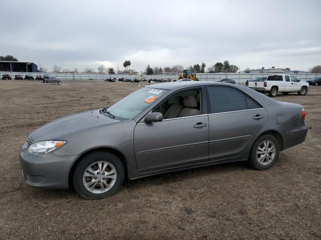 TOYOTA CAMRY LE 2005 with VIN 4T1BF32K45U591677 - Photo from auction