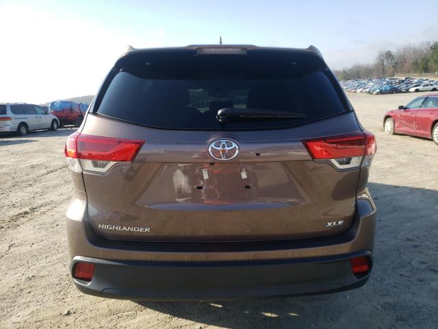 Photo 6 from auction – 2018 TOYOTA HIGHLANDER with VIN 5TDKZRFH8JS274755