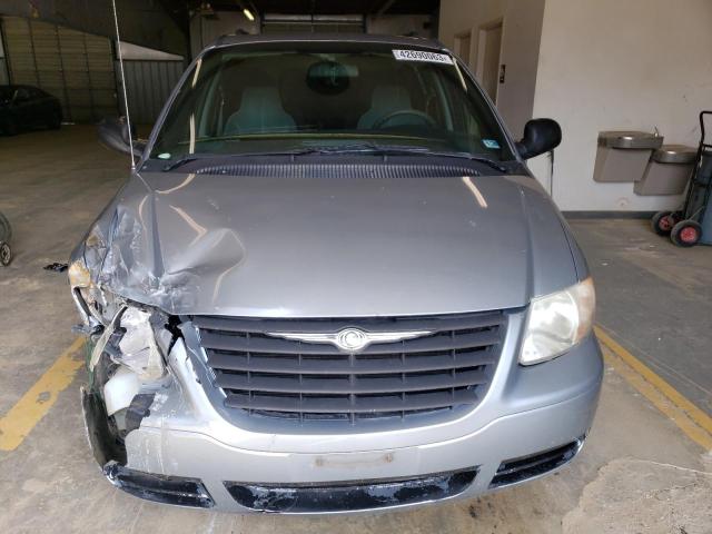 Photo 5 from auction – 2005 CHRYSLER TOWN & COU with VIN 1C4GP45R65B102570