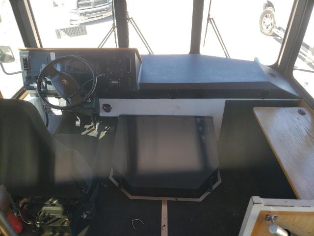 Photo 5 from auction – 2016 DOUK BUS with VIN 1F66F5DY9G0A13588