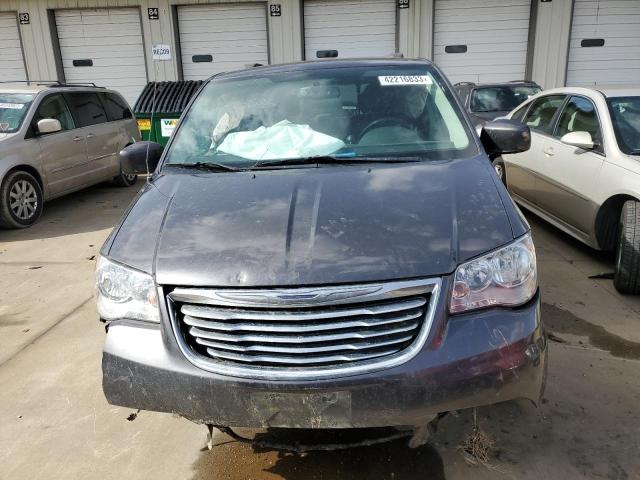Photo 5 from auction – 2016 CHRYSLER TOWN & COU with VIN 2C4RC1BG4GR299037