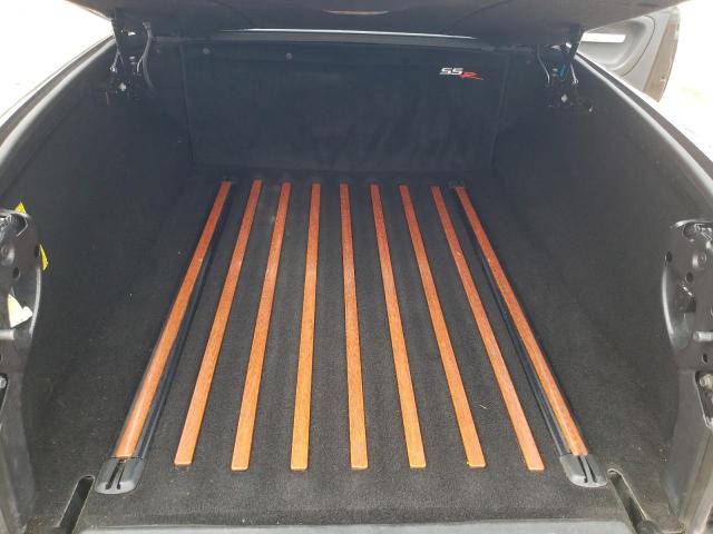Photo 10 from auction – 2004 CHEVROLET SSR with VIN 1GCES14P04B110750