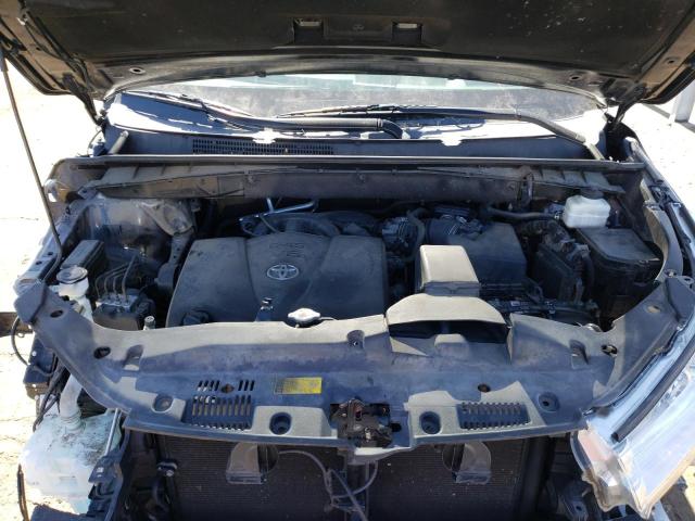 Photo 12 from auction – 2018 TOYOTA HIGHLANDER with VIN 5TDBZRFH5JS804552
