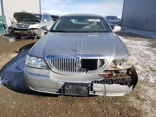 Photo 5 from auction – 2004 LINCOLN TOWN CAR U with VIN 1LNHM83W74Y681850