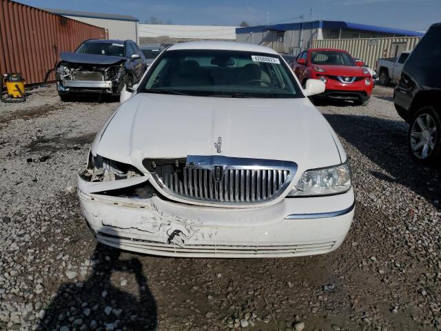 Photo 5 from auction – 2004 LINCOLN TOWN CAR E with VIN 1LNHM81W54Y659770