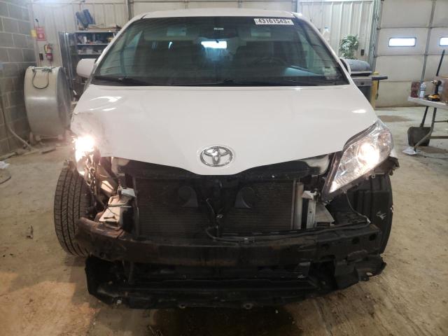 Photo 5 from auction – 2017 TOYOTA SIENNA LE with VIN 5TDKZ3DC7HS799367