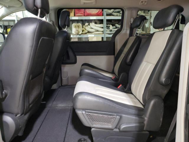 Photo 11 from auction – 2010 CHRYSLER TOWN & COU with VIN 2A4RR8DX3AR376678
