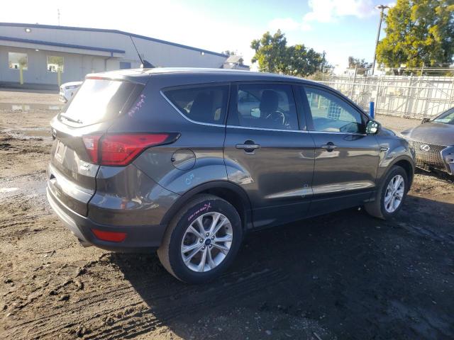 Photo 3 from auction – 2019 FORD ESCAPE SE with VIN 1FMCU9GD2KUB31212