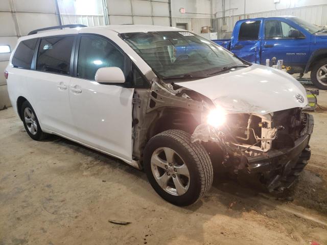 Photo 4 from auction – 2017 TOYOTA SIENNA LE with VIN 5TDKZ3DC7HS799367