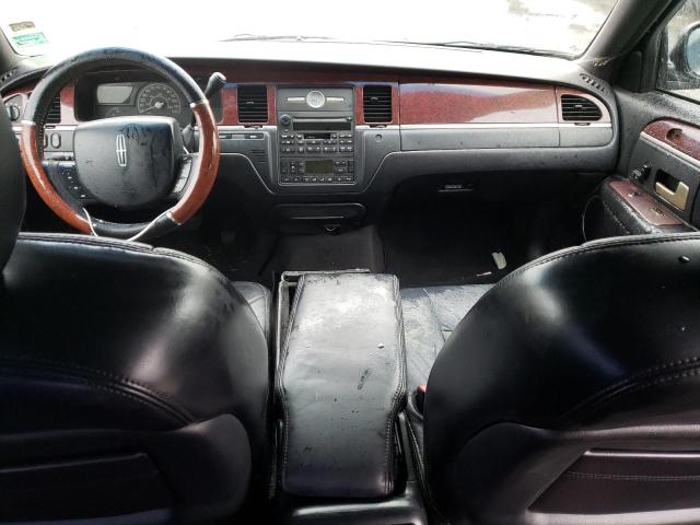 Photo 8 from auction – 2005 LINCOLN TOWN CAR with VIN 1LNHM84W05Y607900