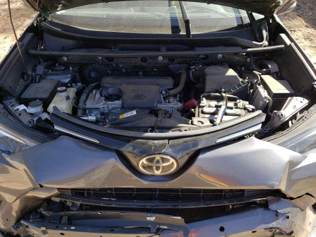 Photo 12 from auction – 2017 TOYOTA RAV4 XLE with VIN JTMWFREV9HJ717696