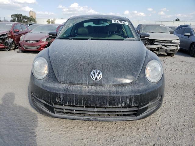 Photo 5 from auction – 2013 VOLKSWAGEN BEETLE with VIN 3VWJX7AT2DM646559