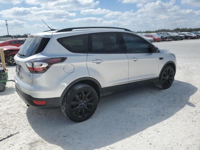 Photo 3 from auction – 2017 FORD ESCAPE SE with VIN 1FMCU9GD3HUA09872