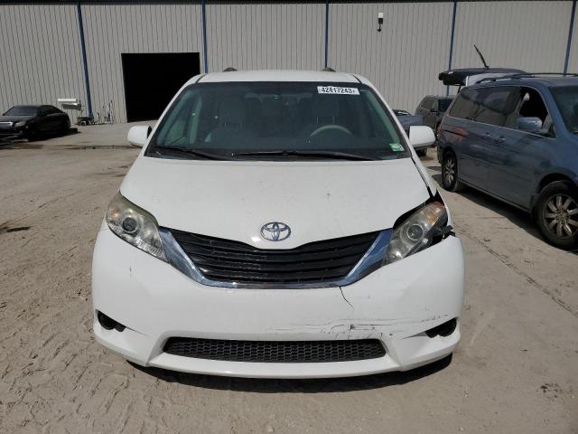 Photo 5 from auction – 2013 TOYOTA SIENNA LE with VIN 5TDKK3DC1DS349258