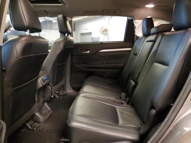 Photo 11 from auction – 2018 TOYOTA HIGHLANDER with VIN 5TDJZRFH8JS824631