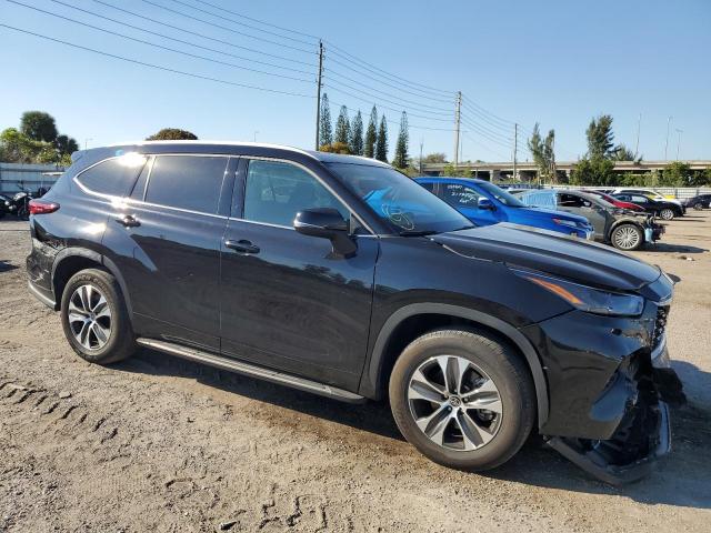 Photo 4 from auction – 2022 TOYOTA HIGHLANDER with VIN 5TDGARAHXNS515788