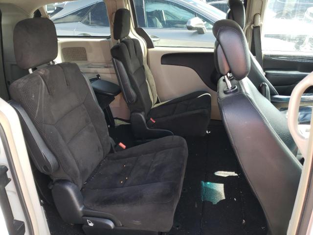 Photo 11 from auction – 2014 CHRYSLER TOWN & COU with VIN 2C4RC1BG0ER448475