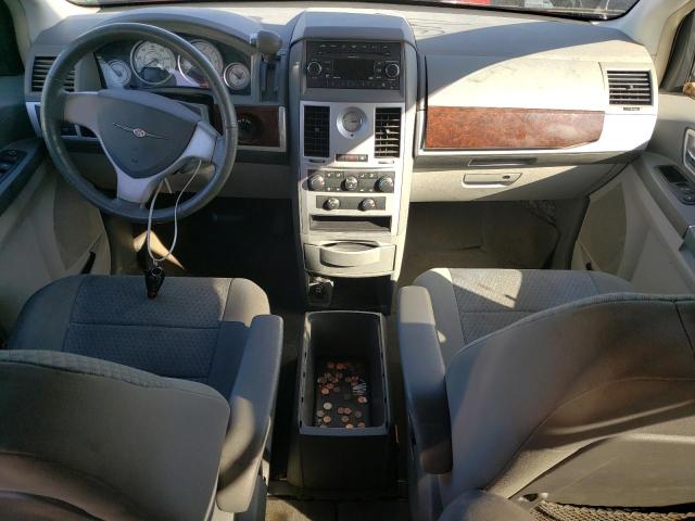 Photo 8 from auction – 2010 CHRYSLER TOWN & COU with VIN 2A4RR5D1XAR108558