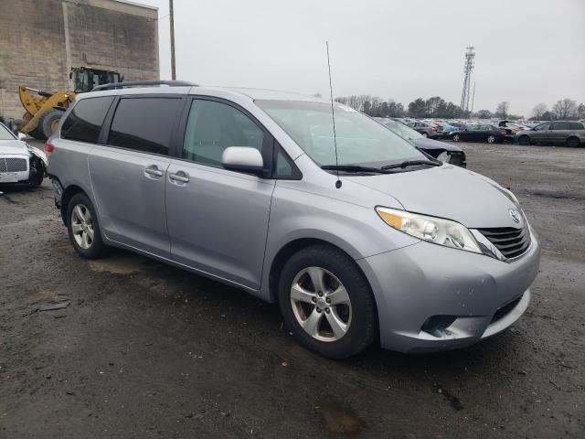Photo 4 from auction – 2013 TOYOTA SIENNA LE with VIN 5TDKK3DC2DS290348