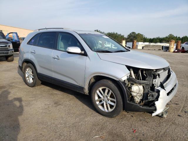 Photo 4 from auction – 2015 KIA SORENTO LX with VIN 5XYKTDA76FG606828
